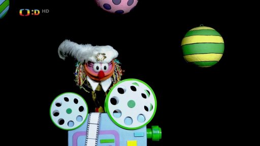 Fámula coby princ hledá sličnou princeznu, kterou chce pojmout za ženu. Muf Ježibaba se nabízí jako zakletá princezna, ale cukrle z toho stejně nekápne.