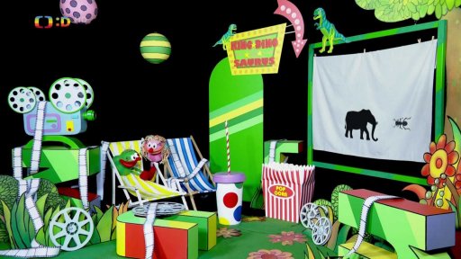 Muf vypráví Fámule vtípky, oba se dobře baví.