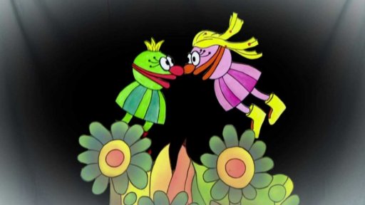 Muf s Fámulou děti překvapí coby 2D placaté loutky, ale rychle dět uklidní a zcela skutečně vykouknou zpoza plátna jejich kina.