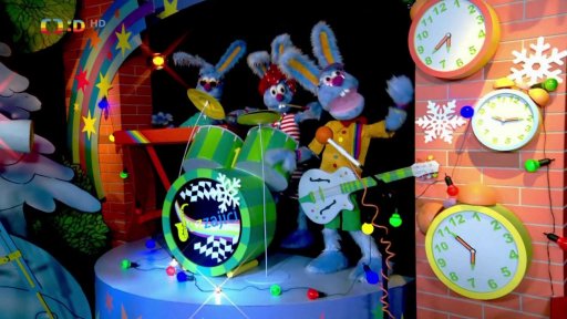 Muf létá zprava doleva a volá fjů, fjů, protože chce být závodník!