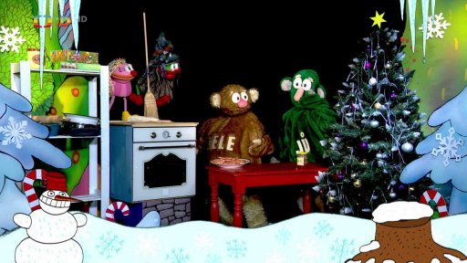 Fámula, Jů i Hele se radují z perníčků, v tom uslyší naříkání a zjeví se Ježibaba, která fňuká, že jí Jeníček s Mařenkou snědli celou chaloupku a shání perníčky na novou.