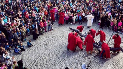 Už ho nesou! V Trutnově