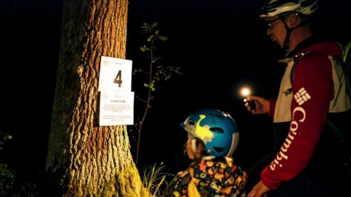 Noční koloběžkování