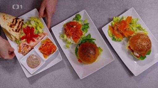 Uzená švestková majonéza, jogurtové placky a hamburgery