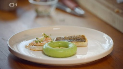 Marinovaný candát, petrželová sedlina, kreveta, rybí velouté a topinamburové pyré