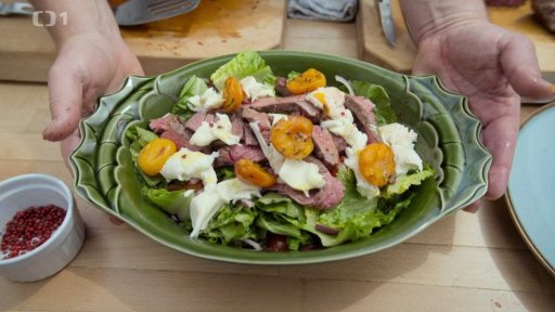 Salát z grilovaných meruněk s flank steakem