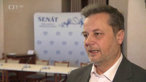 Růst platů politiků a soudců