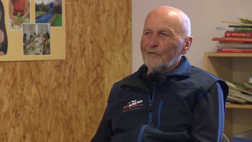 Instruktorem lyžování v 84 letech