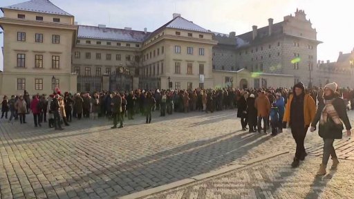 Demonstrace před Arcibiskupským palácem