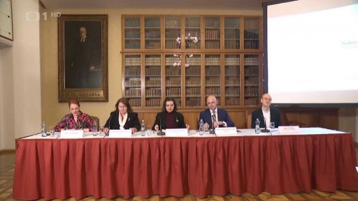 Kritika odměn vedení Univerzity Karlovy