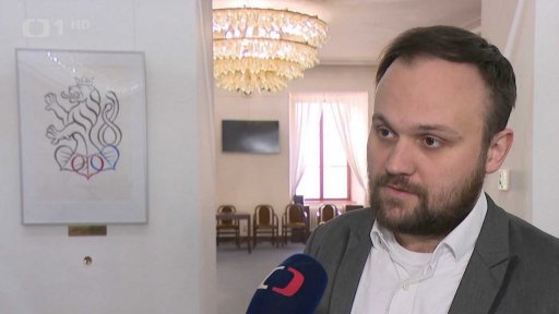 Stát si musí půjčovat na výplatu důchodů