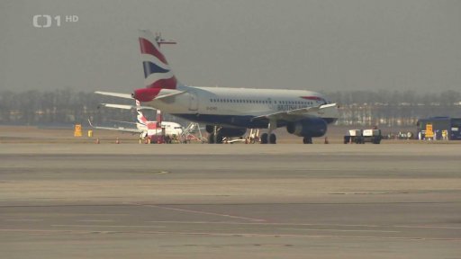 Požár u letiště Heathrow zastavil provoz