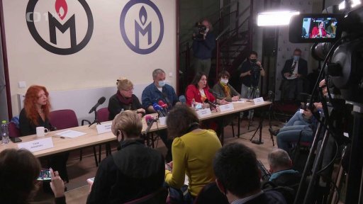 Moskevský soud poslal za mříže čtyři novináře