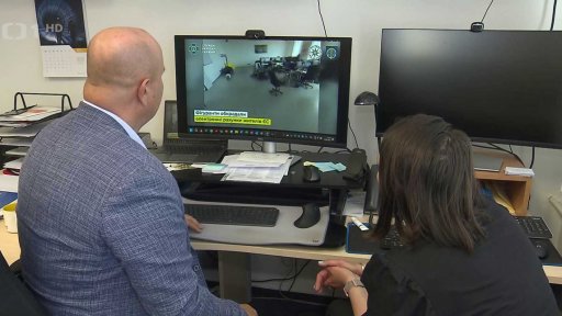 Policisté zadrželi 70 lidí kvůli podvodným investičním platformám