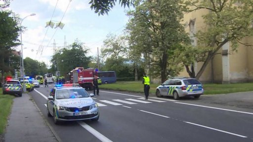Řidič kamionu naboural autobus a ujel