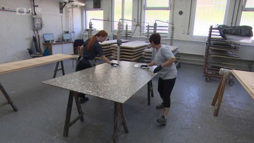 V Jihlavě vyrábí dveře z nápojových kartonů