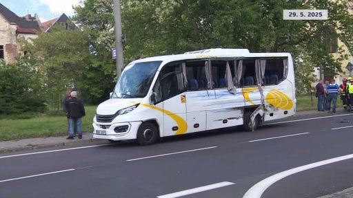 Vyšetřování nehody kamionu a autobusu v Ústí nad Labem