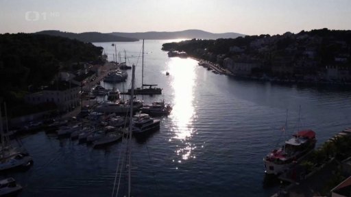 Posilování české koruny