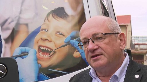 Dentobus přiváží stomatologickou péči do škol