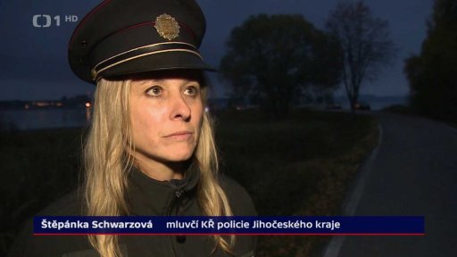 Policie vyprostila auto z lipenské přehrady