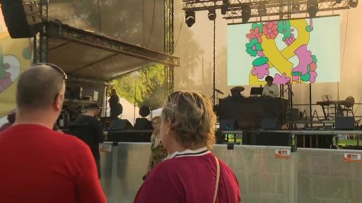 Hudbou proti xenofobii