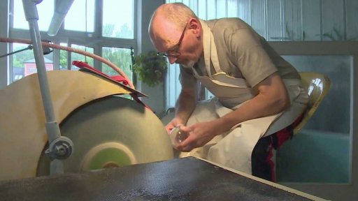 Moser vyrábí sošky pro MFF Karlovy Vary