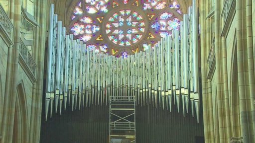 Varhany v katedrále těsně před dokončením