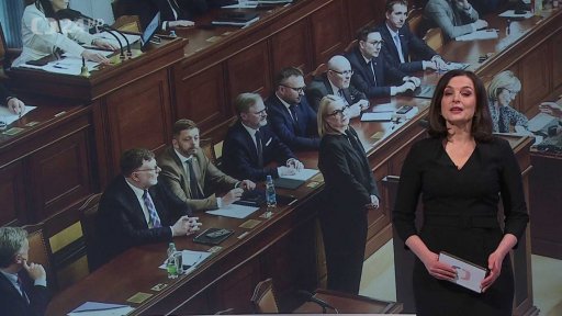 Koalice uzavřela schůzi, opozice protestuje