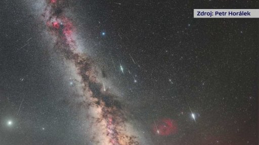 Vrcholí meteorický roj Perseidy