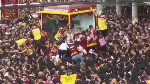 Obří katolický průvod v Manile