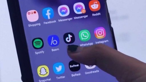 Obavy minorit kvůli zákazu sociálních sítí