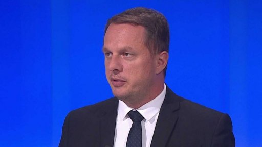 Poslanci schválili růst platů politiků