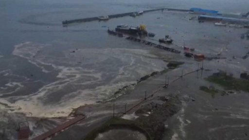 Tsunami po silném zemětřesení u Kamčatky