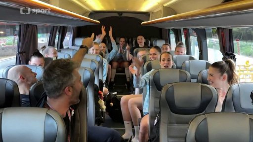 Za oponou: Cestování ženské reprezentace