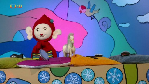 Filípek fénuje hřívu koníkovi a napovídá, o jakém povolání se bude dnes povídat…