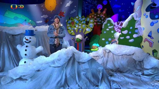 Matouš s Filípkem staví most z kostek, který Filípek vymyslel…