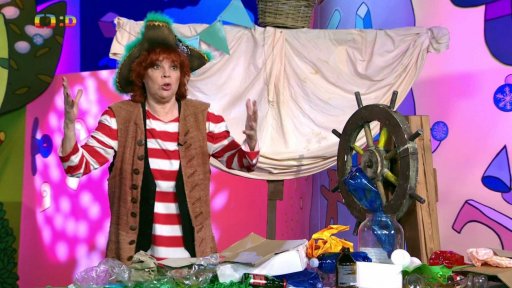 Pirátka Majda se svou lodí ztroskotala. Loď je totiž plná nepořádku. František ale ví, co udělat…