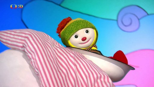 Ve školce jsou peřinové závěje a papírová koulovačka, po které se musí školka uklidit…