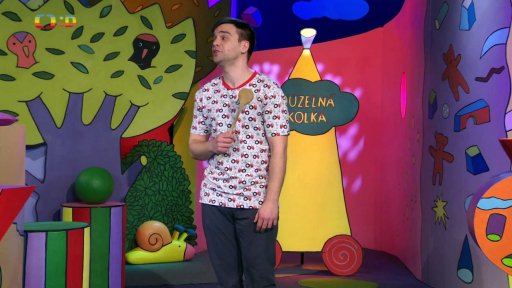 Matouš přichází s vařečkou, ale bez koloběžky. Někdo mu ji vzal a Fany má vysvětlení…