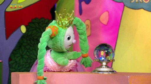 Fany chce hrát popletenou pohádku, tak s dědou hrají na Puntíkatou princeznu + písnička Děda Bylinkář…