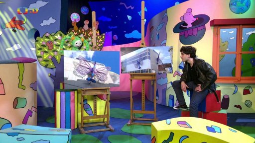 Matouš Fany seznámí s umělcem Davidem Černým a jeho velkými “motýly” na obchodním domě Máj…