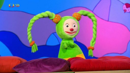 Děda chystá dětem k jejich svátku velkou dědušákovskou oslavu…