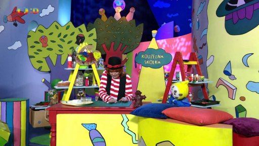 František v dešti venku staví z bláta bláťuláka a ve školce pak s Majdou šneky z tvrdnoucí plastelíny…