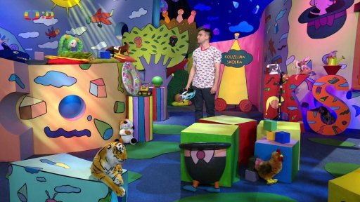 Fany je nešťastná, že školka s ní nepojede na prázdniny. Tak si ji chce do kufrů sbalit s sebou …