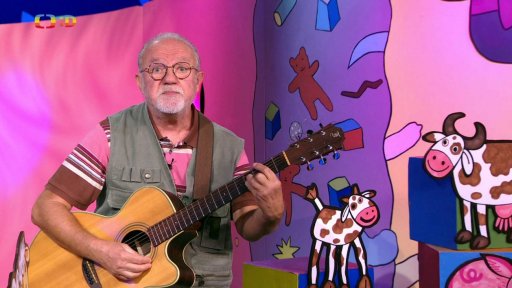 František naučil zvířátka cizí zvířecí řeč. Kočky bučí, kozy štěkají atd. Děda pomůže to písničkou napravit…