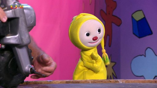 František jezdil, kde neměl, rozbil si odrážedlo a děda se ho v dílně kutílně snaží opravit…