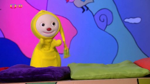 Děda nasbíral podzimní kytku a s Františkem si povídají o podzimu