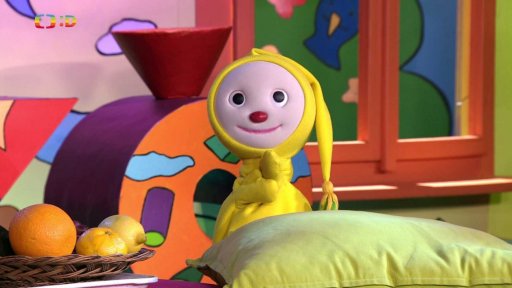 Děda připravuje svačinu z podzimního a exotického ovoce, tzv. “podzimní dědušákovky špízy”…