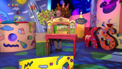 Dnes ie s dědou Fany a děda vypráví šíleně popletenou pohádku o Pyšné, Smutné a Ospalé princezně…