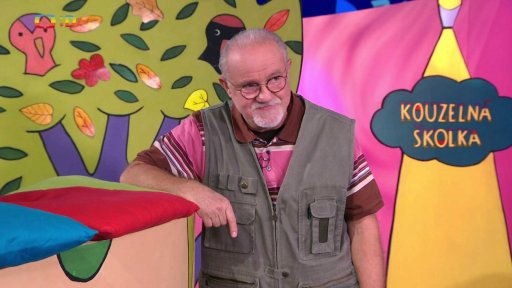 Fany se rozhodla cvičit, ale je to legrační cvičení + rozloučení